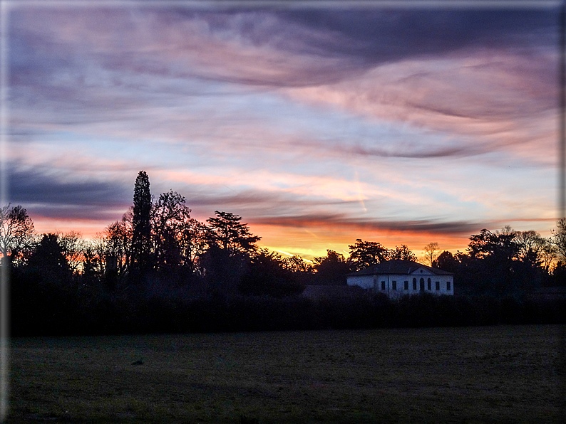 foto Alba e tramonto a Rossano Veneto